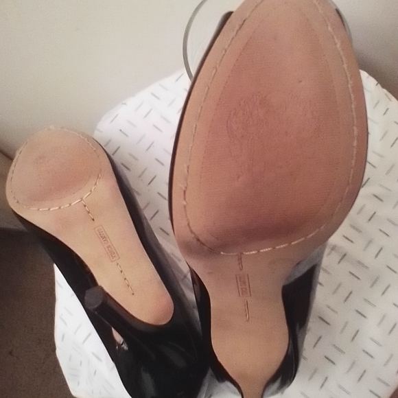 Vince Camuto Peep Toe Black Patent Leather Heels SIZE 8 - Picture 3 of 7
